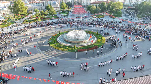 Sivas Kongresi'nin yıl dönümünde meydan halay sesleriyle yankılandı