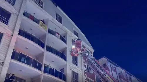 Iğdır'da apartman yangını: İtfaiye ekipleri mahsur kalanları kurtardı