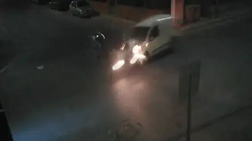 Tarsus'ta kavşak kazası: İki araç çarpıştı, o anlar saniye saniye kaydedildi
