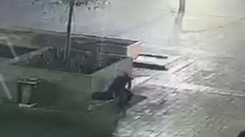 Taksim Meydanı'nda fırsatçılık: Bankta unutulan telefonu çalan şüpheli cezaevine gönderildi