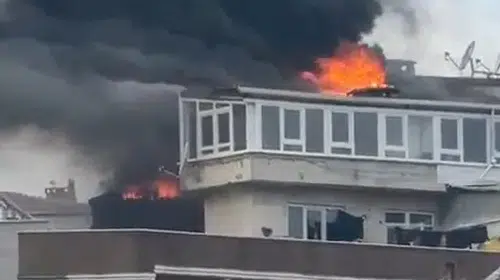 Gaziosmanpaşa'da korkutan çatı yangını: Ekipler zamanla yarıştı