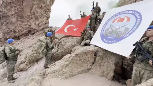 Erciyes'in zirvesinde Türk-Somali askeri iş birliği: Komandolar zorlu parkuru tamamladı