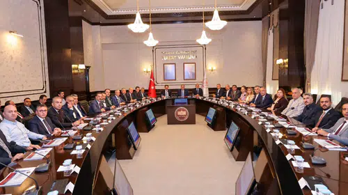 Hayati Yazıcı'dan Hatay'a kritik ziyaret: Deprem bölgesindeki çalışmalar masaya yatırıldı