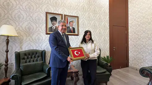 Motokurye Gülten'in örnek davranışı Eskişehir'de takdir topladı