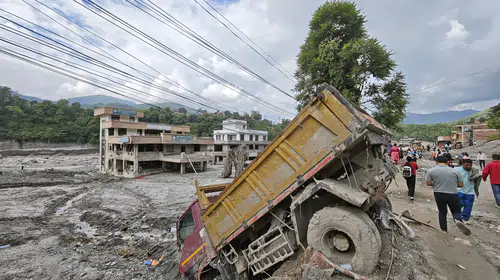 Nepal'de sel felaketinde bilanço ağırlaşıyor: Binlerce kişi kayıp