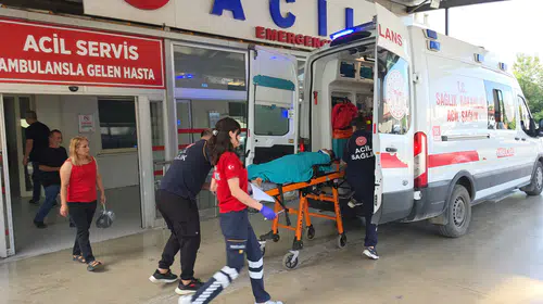 Kozan'da motosiklet kazası: 15 yaşındaki sürücü yaşam mücadelesi veriyor