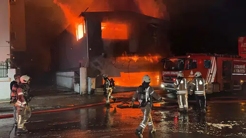 Esenyurt'ta korkutan alevler: İş yerinde yangın paniği