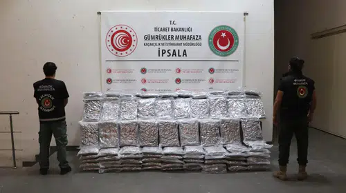 Gümrük kapılarında zehir tacirlerine geçit yok: Tonlarca uyuşturucu yakalandı