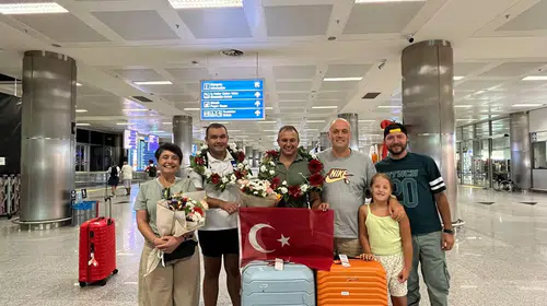 Okyanusun zorlu sularını dize getirdi: Tuna Tunca İzmir'de kahraman gibi karşılandı