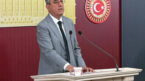 Gökhan Günaydın'dan sert ekonomi eleştirisi: Türkiye'nin çöküşünü kafelerle anlatıyor