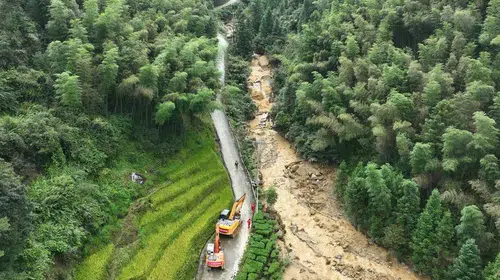 Jiangxi'de toprak kayması felaketi: 3 can kaybı, 9 kişi aranıyor