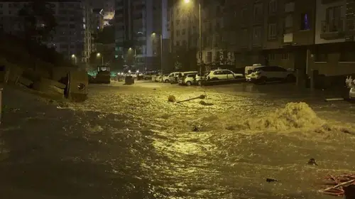 Başkentte sağanak kabusu: Rögar taştı, evleri su bastı