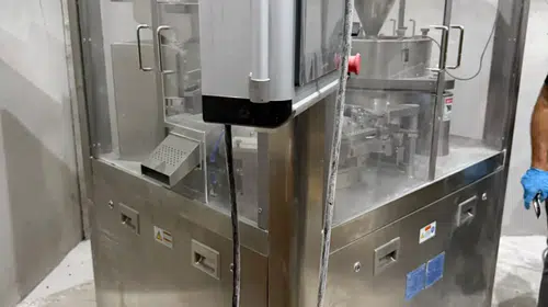 Plastik fabrikası maskesiyle uyuşturucu laboratuvarı kurmuşlar