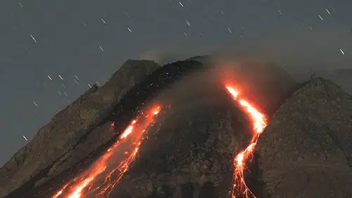 Japonya'da Sakurajima Yanardağı'nda patlama