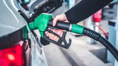 Akaryakıt fiyatlarına yeni zam: Motorin 60 lirayı aştı!