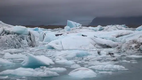 Grönland’ın altında saklı gerçek ortaya çıktı: Buzlar neden daha hızlı eriyor?