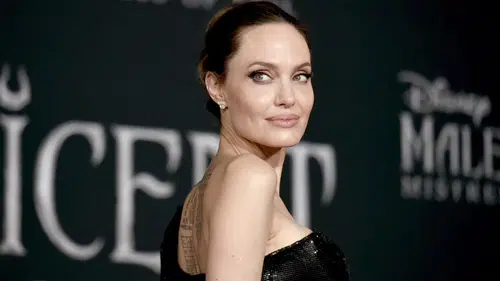 Angelina Jolie, ameliyattan kalan yara izlerini ilk defa Time'a gösterdi