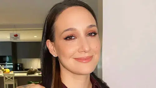 Gupse Özay’dan nostalji paylaşımı: Liseli haline beğeni yağdı