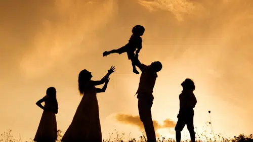 Aile onlar için her şeyden önce geliyor: Hayatını sevdiklerine adayan 5 burç