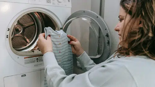 Yıllardır yanlış biliniyor: Çamaşır makinesinde bu alışkanlık arızaya yol açıyor