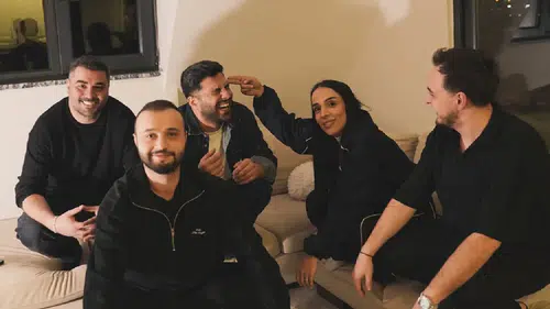 Bir neslin şarkısı yeniden hayat buldu: Seda Tripkolic, ekibiyle 15 yıl sonra bir arada