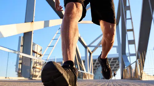 Kalabalıkta bile yavaşlamayanlar: Uzmanlara göre bu yürüyüş tarzı kişiliği ele veriyor