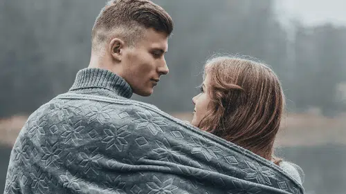 Flört uygulamalarına ara: Yeni insanlarla tanışmanın unutulan ama en güvenli yolları