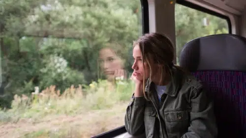 Zihin neden sık sık “dalışa geçiyor”? Dalıp gitmenin psikolojisi ve evrimsel kökeni