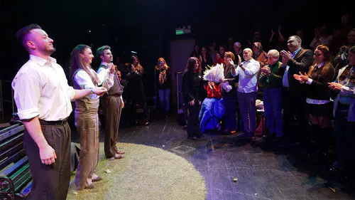 Orhan Veli’nin eşsiz dizeleri, Hümay Güldağ’ın sesiyle Darülbedayi sahnesinde yeniden hayat buluyor