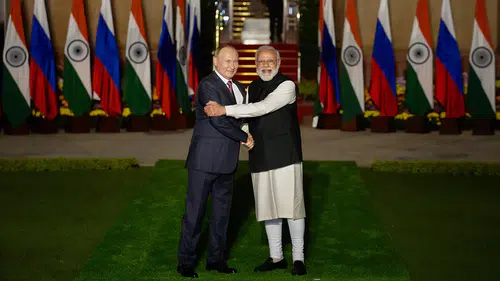 Putin 3 yıl aradan sonra Hindistan'da