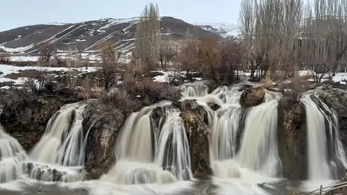 Muradiye Şelalesi'nde görsel şölen: Yağışlar debiyi yükseltti