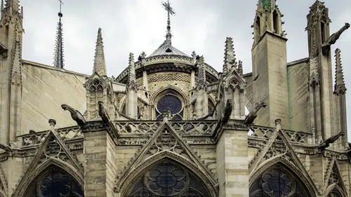 Notre Dame’da vitray krizi: Tarihi doku mu, modern dokunuş mu?