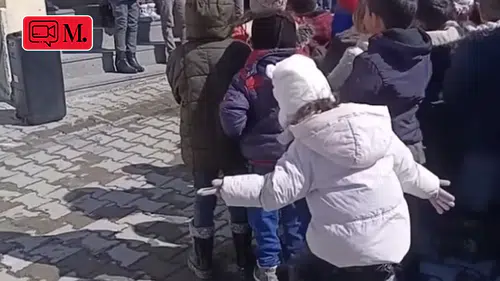 Kabe’de Hacılar ilahisi eşliğinde dans eden minik öğrenci sosyal medyada gündem oldu