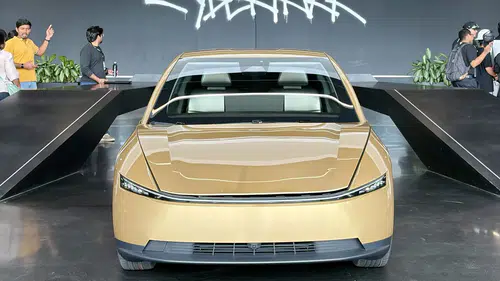 Tesla Cybercab üretime başladı: Sürücüsüz taksi dönemi başlıyor