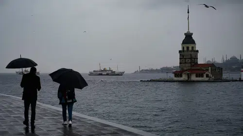 İstanbul’a soğuk ve yağışlı hava geliyor: Sıcaklıklar 7 derece birden düşecek