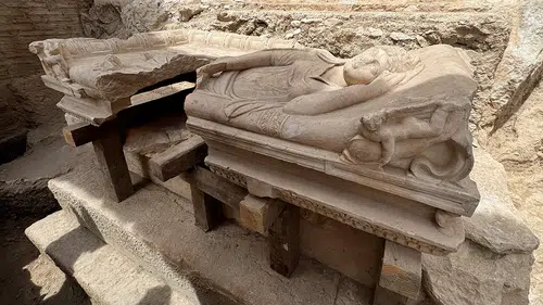 Likya'nın kalbi Olympos’ta 10 metrelik dev mezar gün yüzüne çıkarıldı