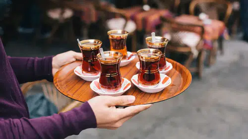 TasteAtlas açıkladı: Türkiye’nin en sevilen içecekleri sıralandı, çayın konumu şaşırttı