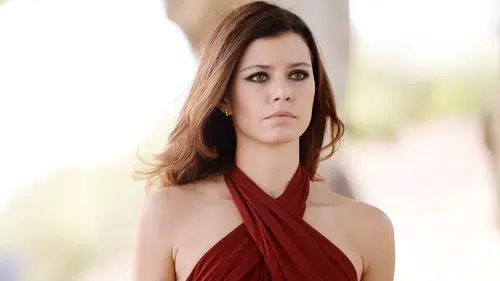 Beren Saat’in ilk albümü “Exuberance” lansmanı ünlü isimlerin katılımıyla gerçekleşti