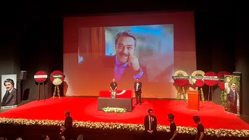 Kadir İnanır'a veda: Harbiye Muhsin Ertuğrul Sahnesi doldu taştı