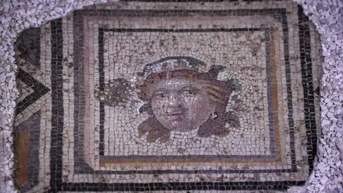 Zeugma'nın kayıp mozaiği ait olduğu yere geri döndü: Bakan Ersoy iade edilen eser sayısını açıkladı