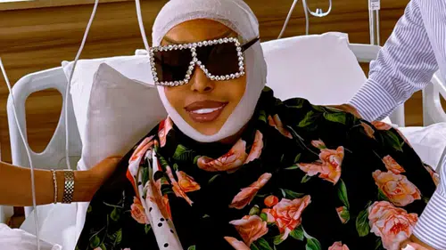 Diva yıllar sonra kural bozdu: Bülent Ersoy hastane odasından estetik operasyon geçirdiğini duyurdu