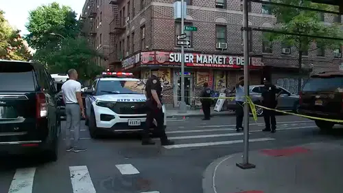 New York'ta süpermarket önündeki çatışmada yoldan geçen 12 yaşındaki çocuk öldü