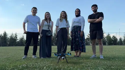 Üniversite öğrencilerinden yüz tanımalı otonom güvenlik dronu