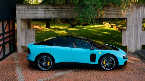 Ferrari'nin ilk elektrikli modeli Luce açık artırmada 40 milyon dolara satılarak rekor kırdı