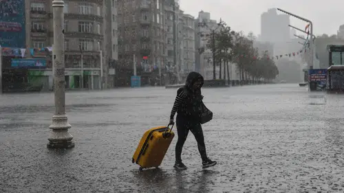 Meteoroloji uyardı: 4 ilde şiddetli yağış, 2 bölgede fırtına alarmı