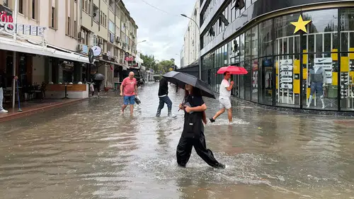 Meteoroloji saat verdi: Kavurucu sıcakların ortasında sağanak ve kuvvetli rüzgar alarmı