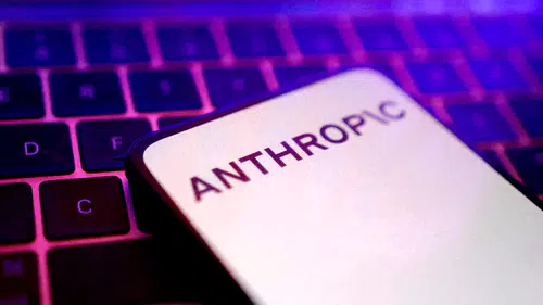 Yapay zeka devinden donanım hamlesi: Anthropic kendi çiplerini üretmek için eski Google yöneticisini transfer etti