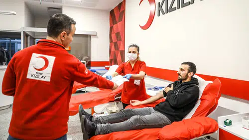 Gençler kan bağışında zirveye yerleşti: Kızılay'dan 2026 verileri