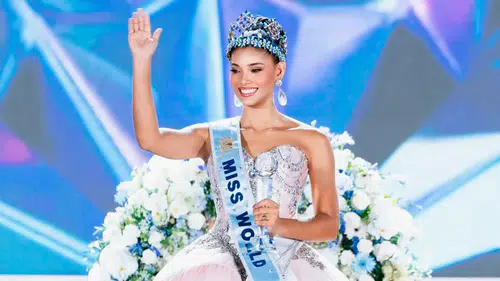 Miss World 2026 tacı Dominik Cumhuriyeti'ne gitti: 24 yaşındaki genç öğretmen dünya güzeli seçildi