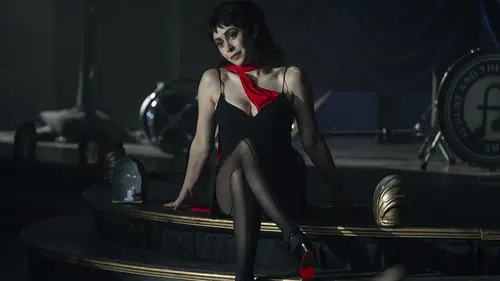 Cristin Milioti, Judd Apatow'un yeni komedi filminde Glen Powell ile başrolü paylaşacak